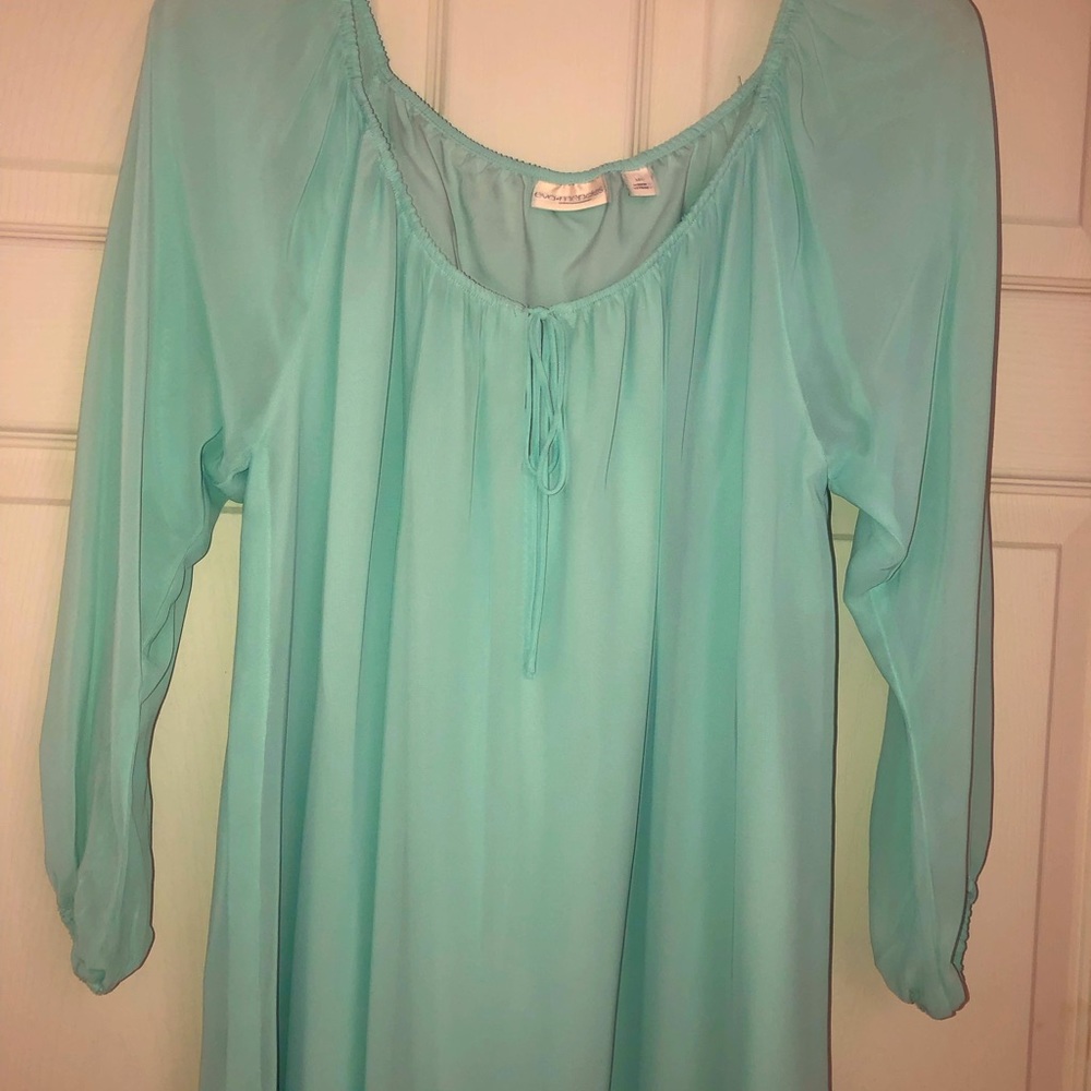 Beautiful mint green lined sheath dress with chiffon sleeves; scope neck;